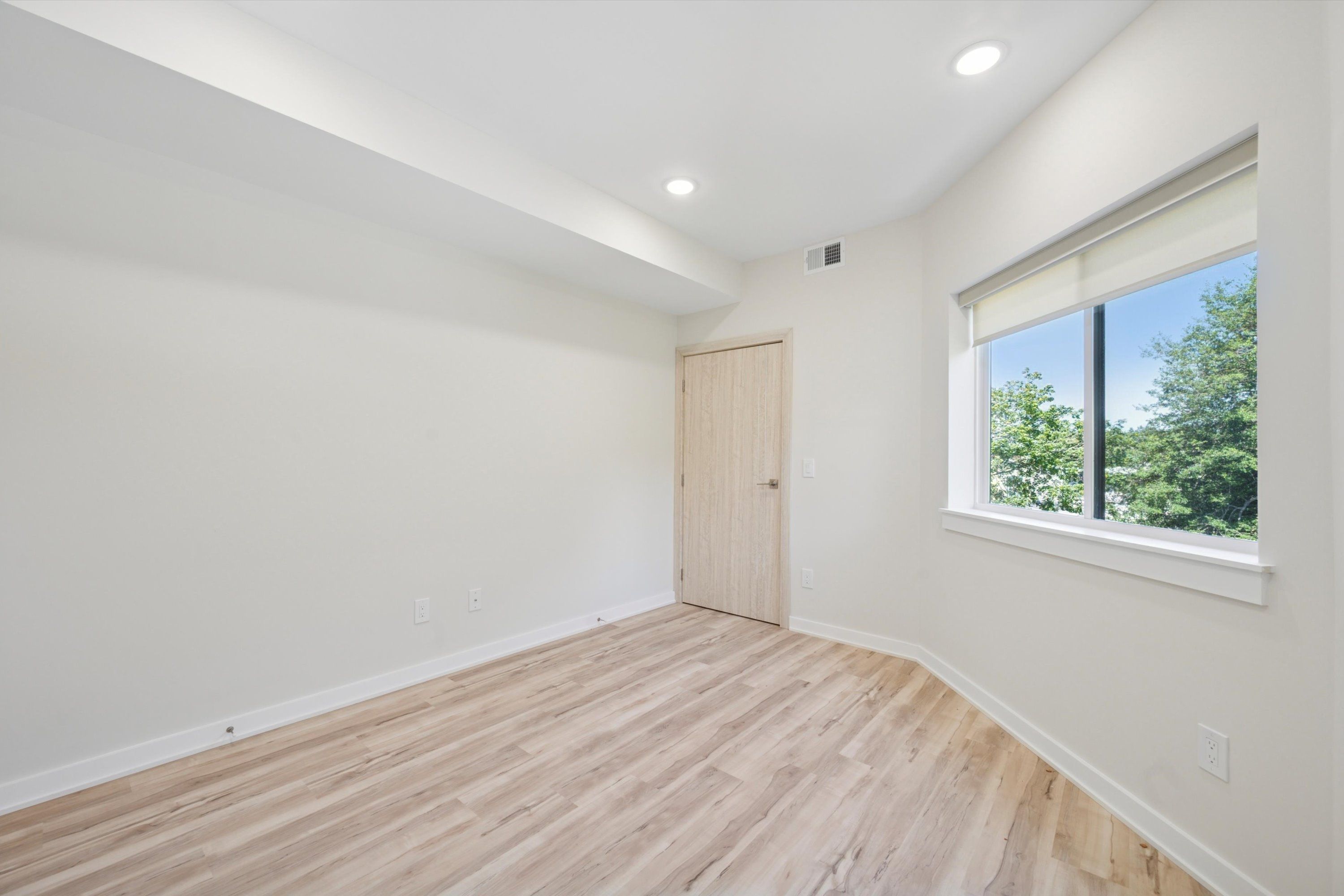 3729 LANCASTER AVE Unit 303