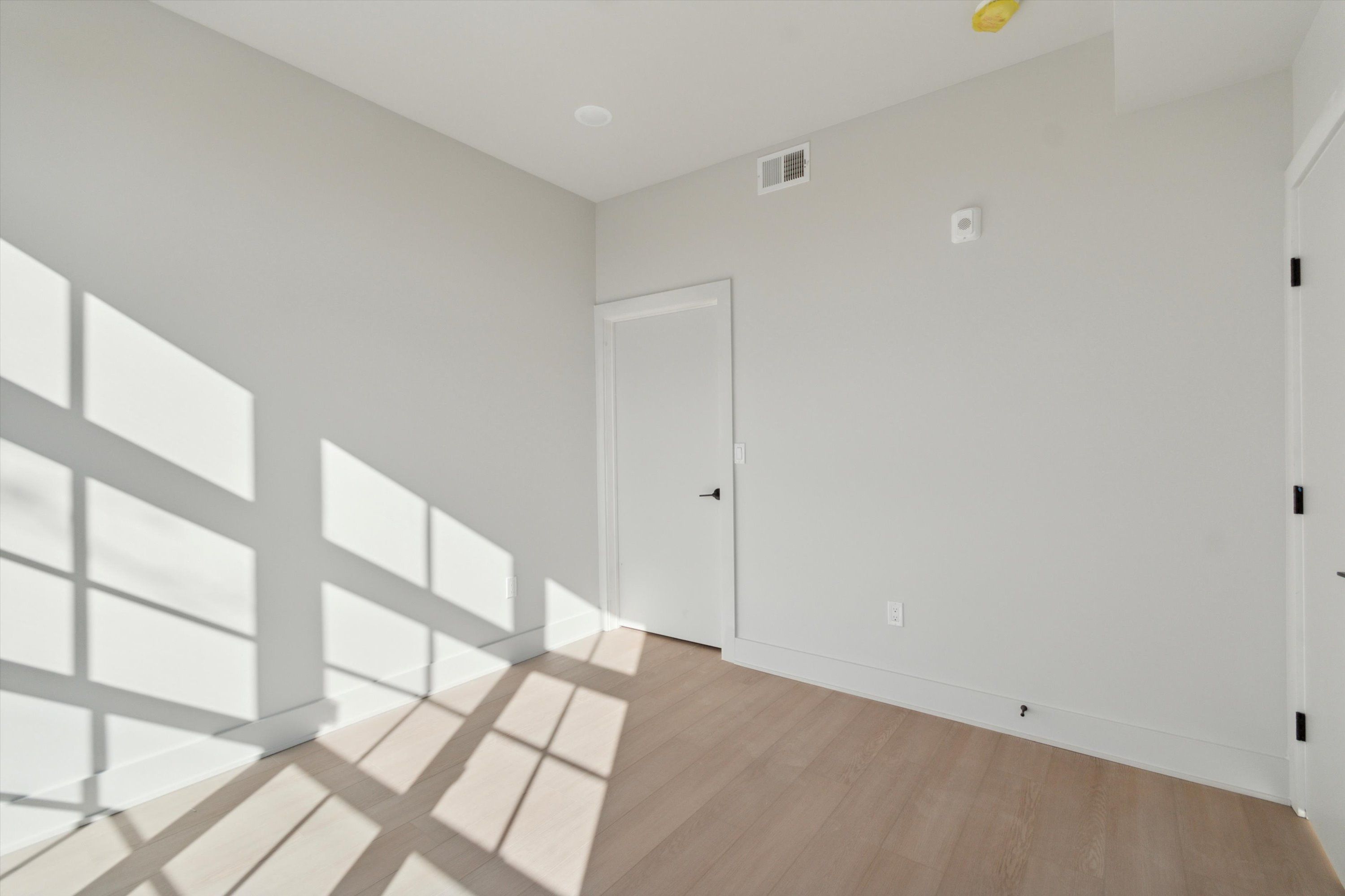 5521 Wayne Ave Unit 205