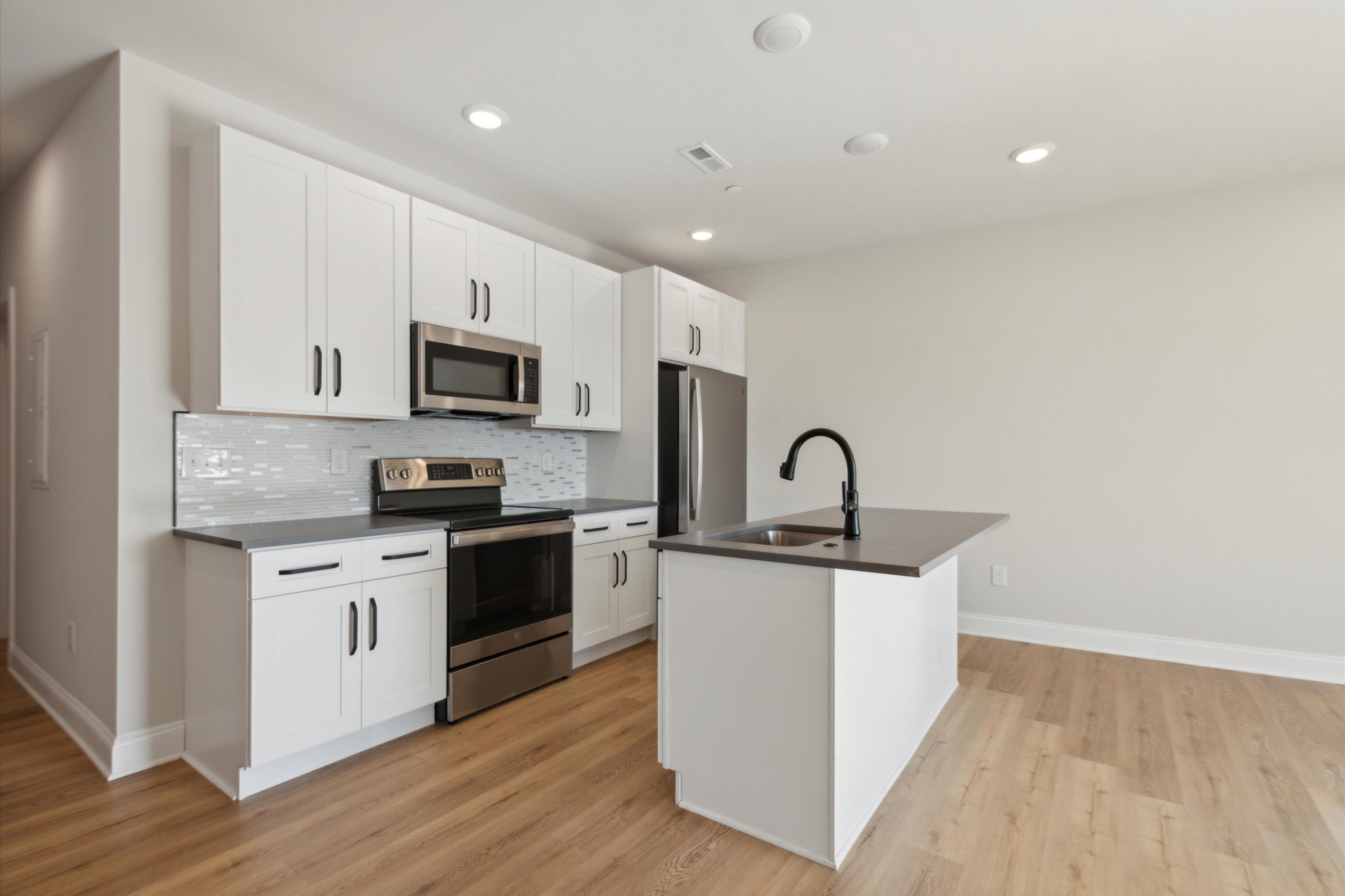 2157 E LEHIGH AVE Unit 604