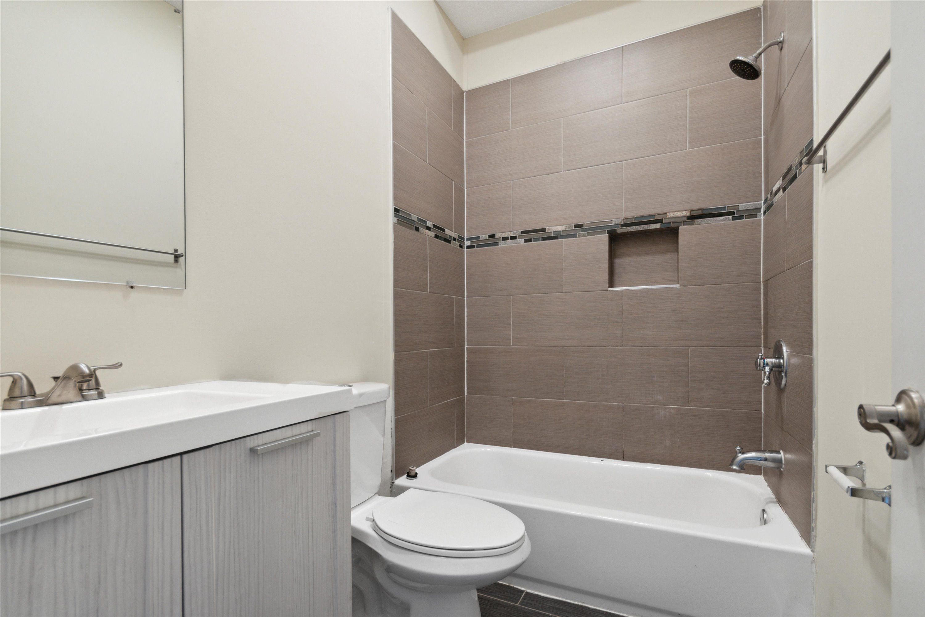 1408 WILLINGTON ST Unit B