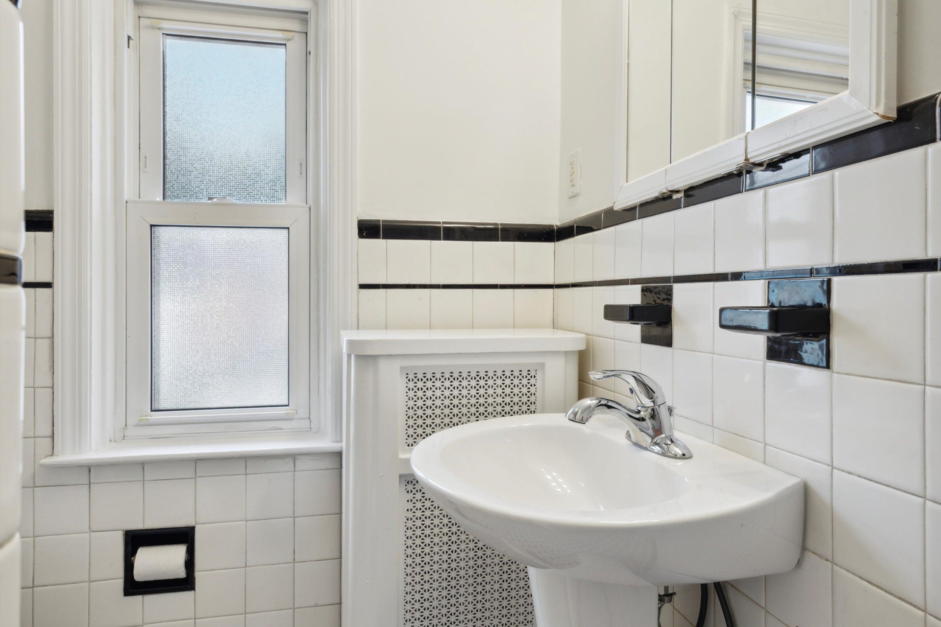 2037 Rittenhouse SQ Unit 2