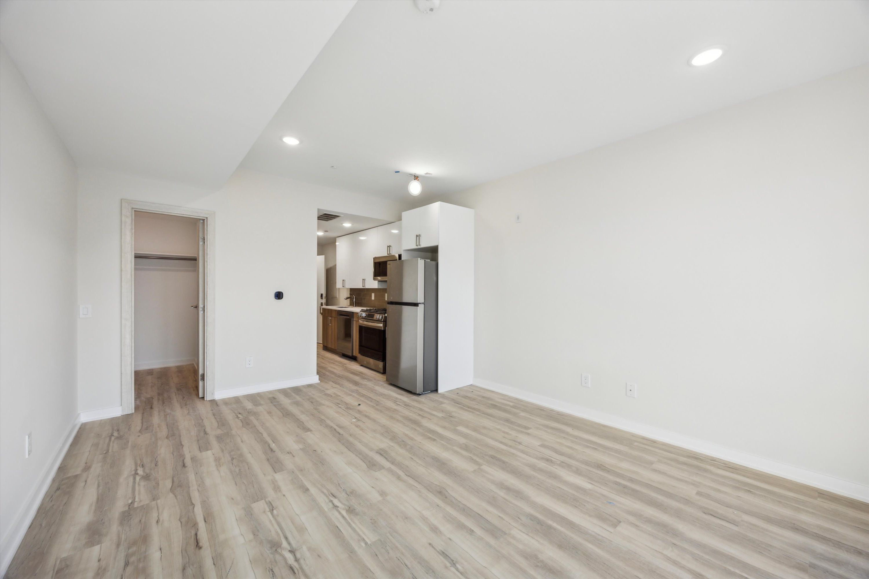 3729 LANCASTER AVE Unit 400
