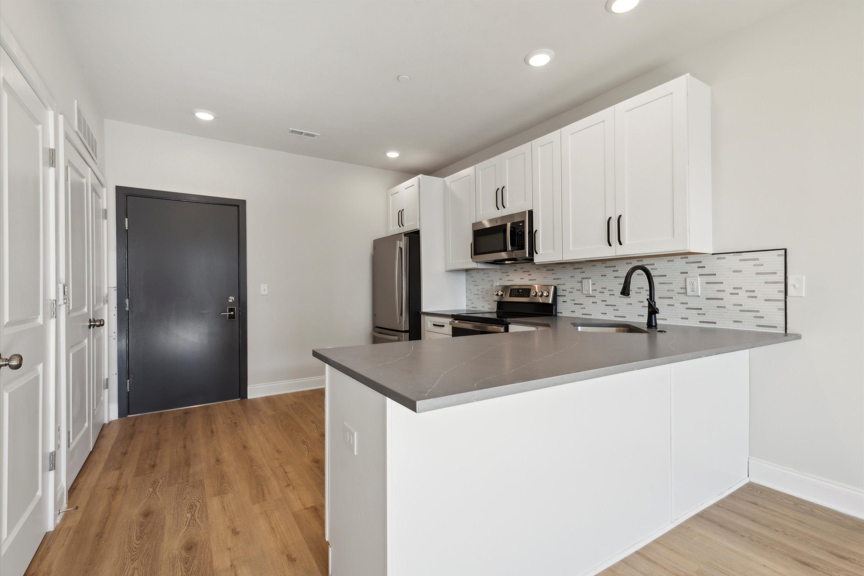 2143 E LEHIGH AVE Unit 606