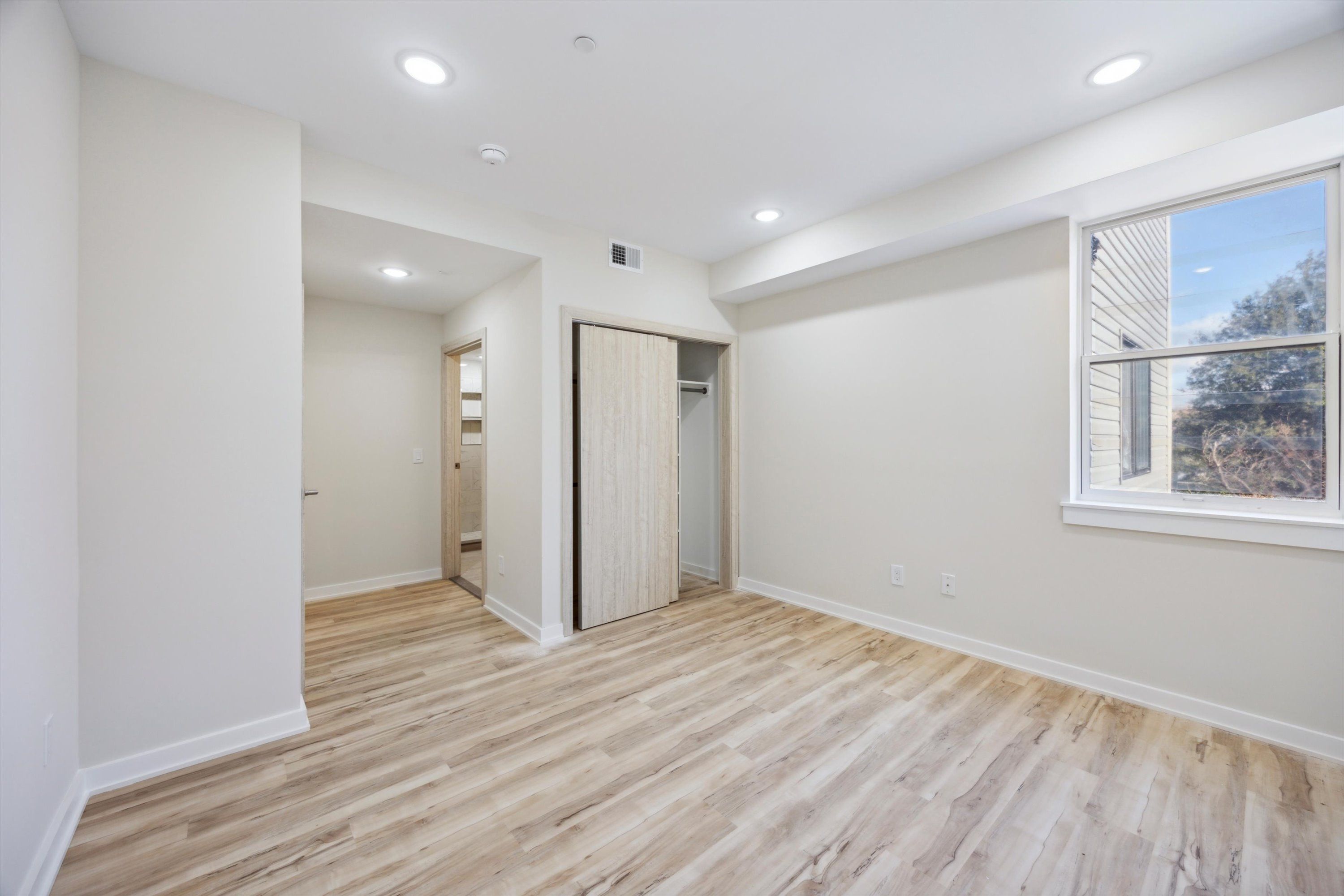 3729 LANCASTER AVE Unit 202