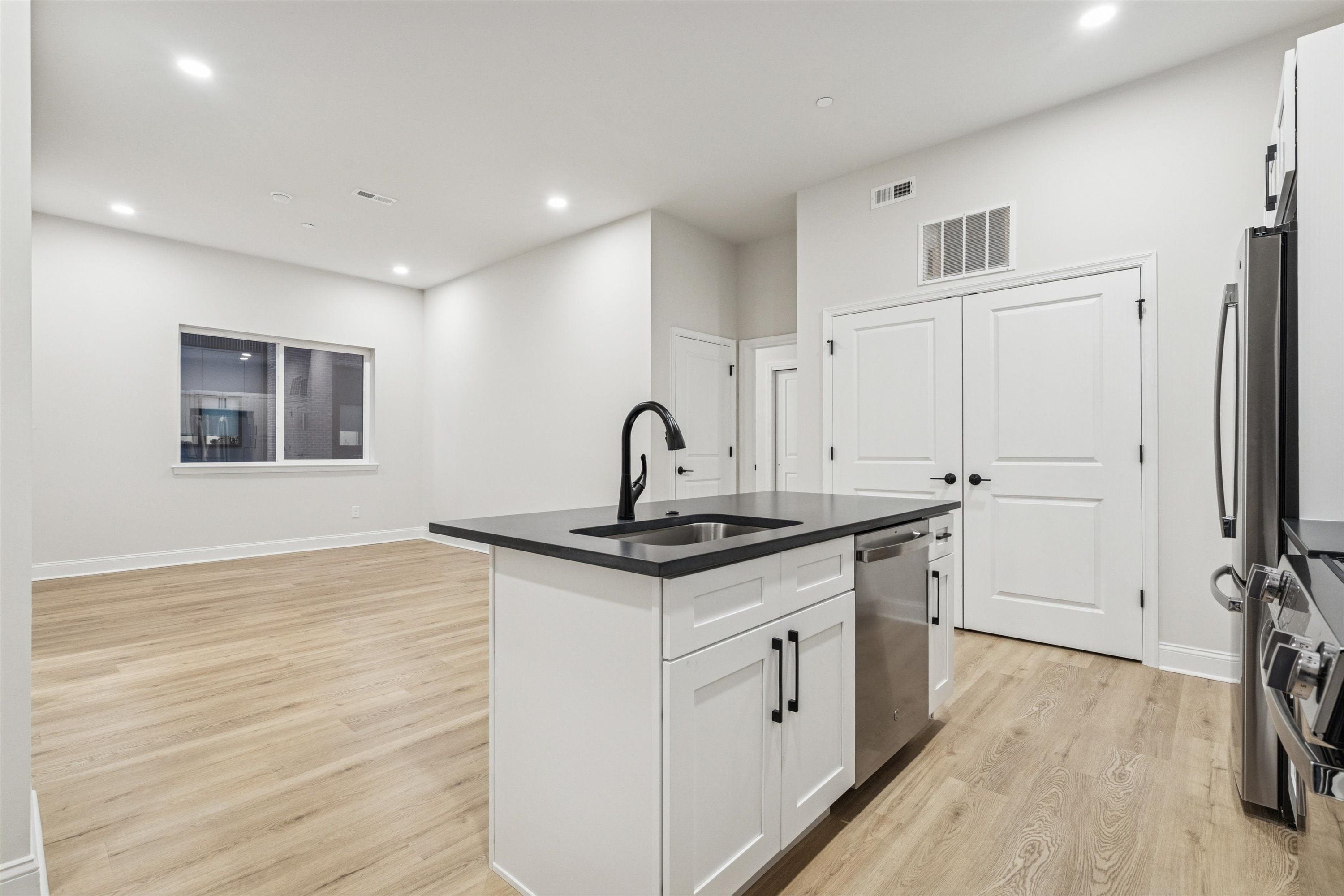 2153 E LEHIGH AVE Unit 414