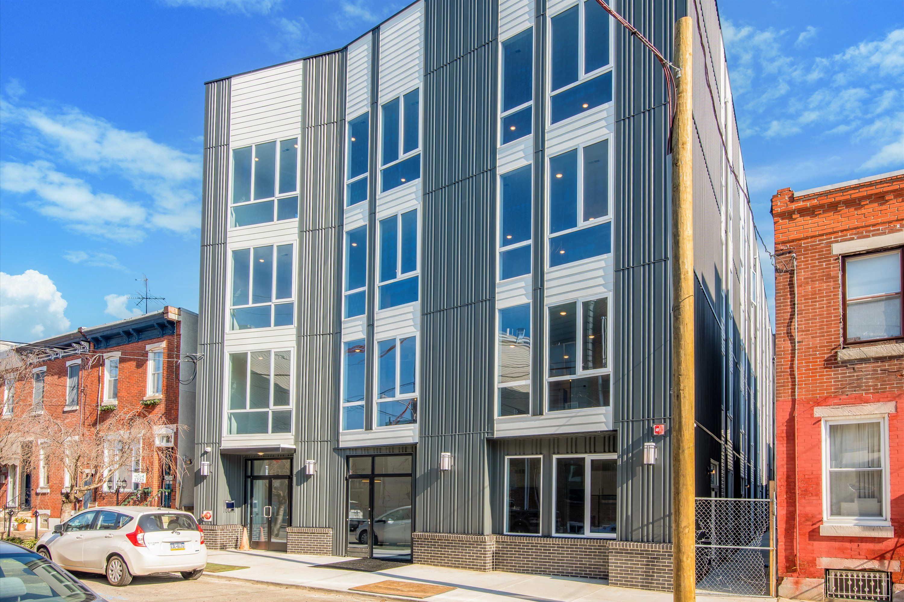 1221 E Fletcher St Unit 202