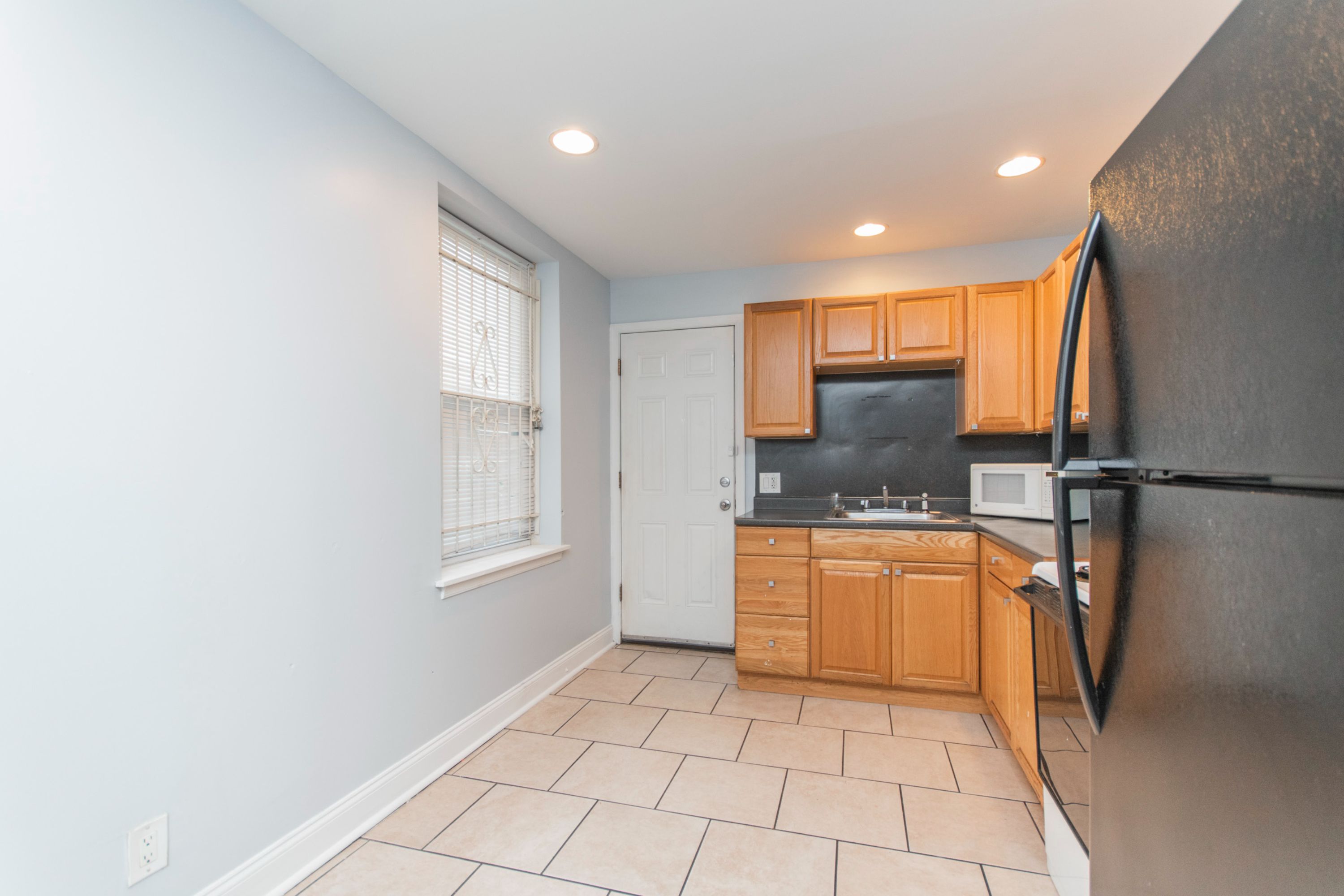 1512 W MONTGOMERY AVE