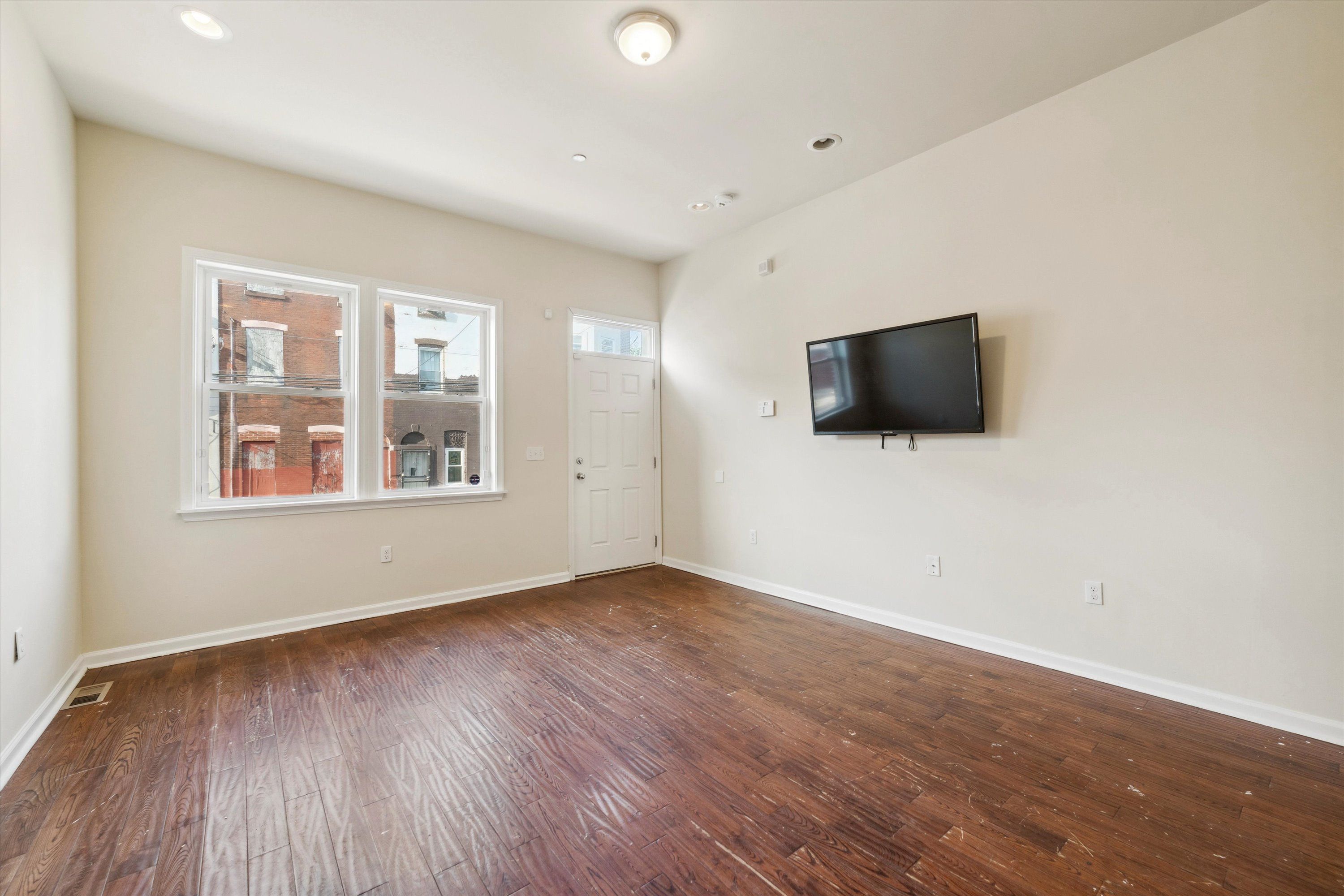 1815 W MONTGOMERY AVE