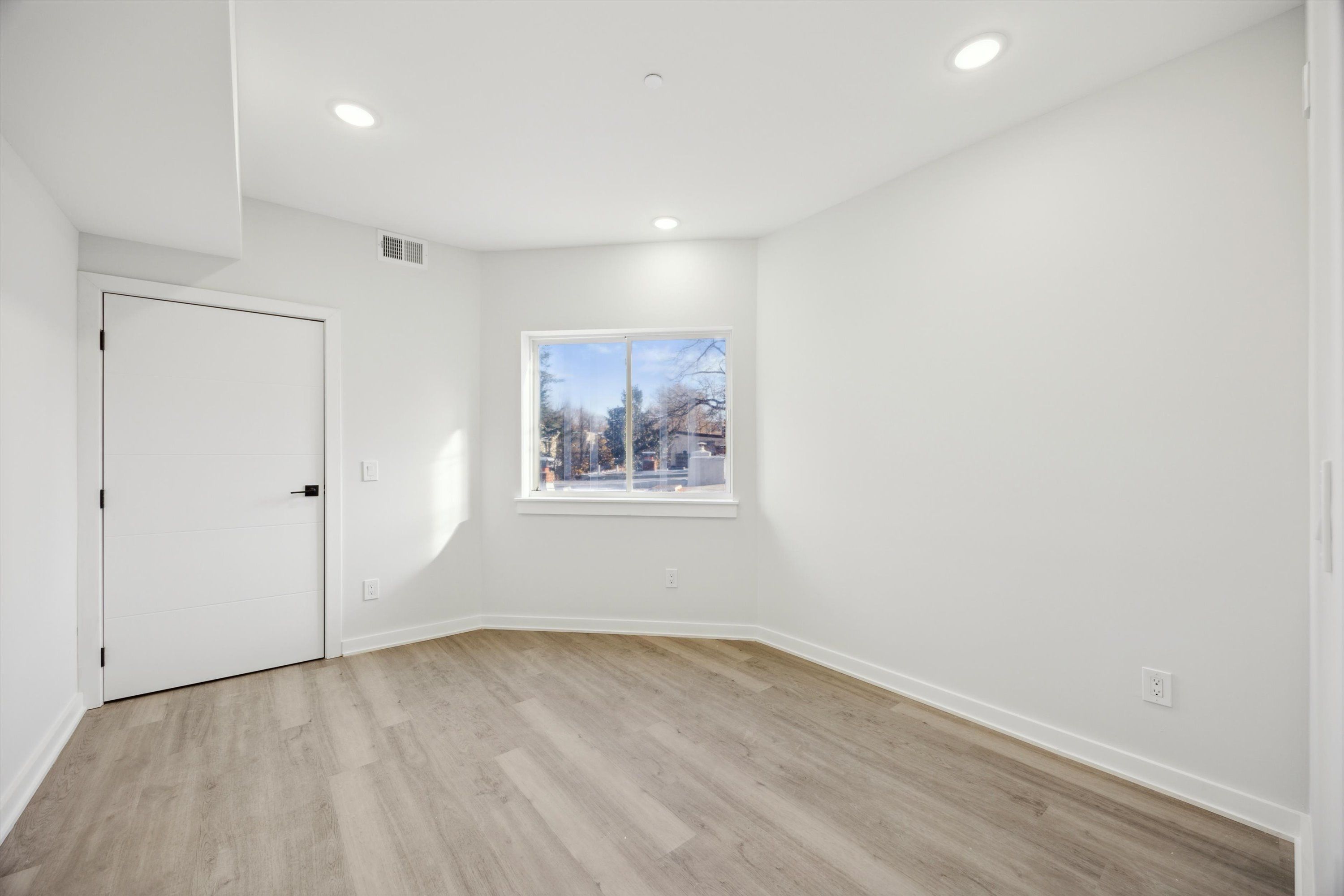 3729 LANCASTER AVE Unit 203