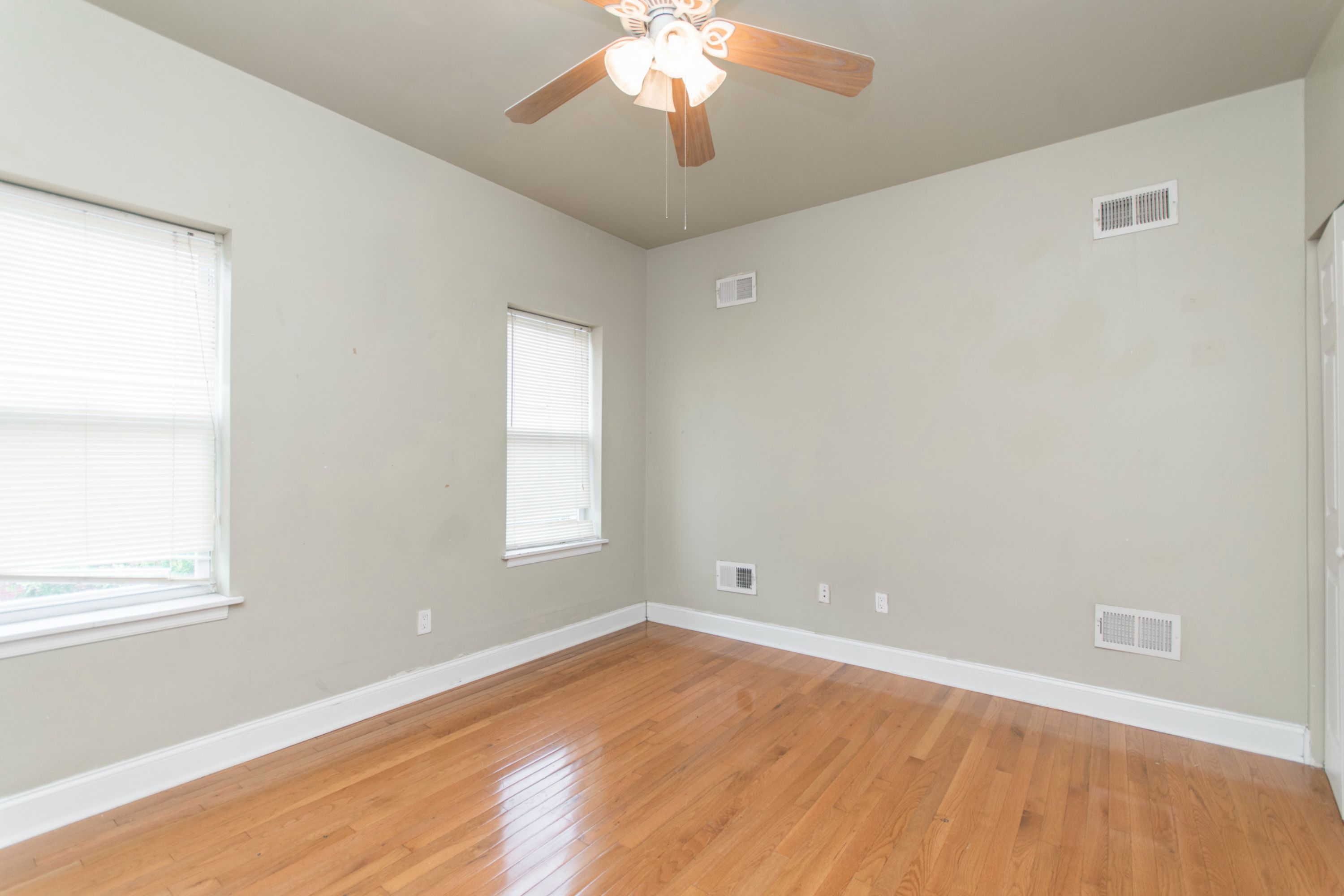 1512 W MONTGOMERY AVE