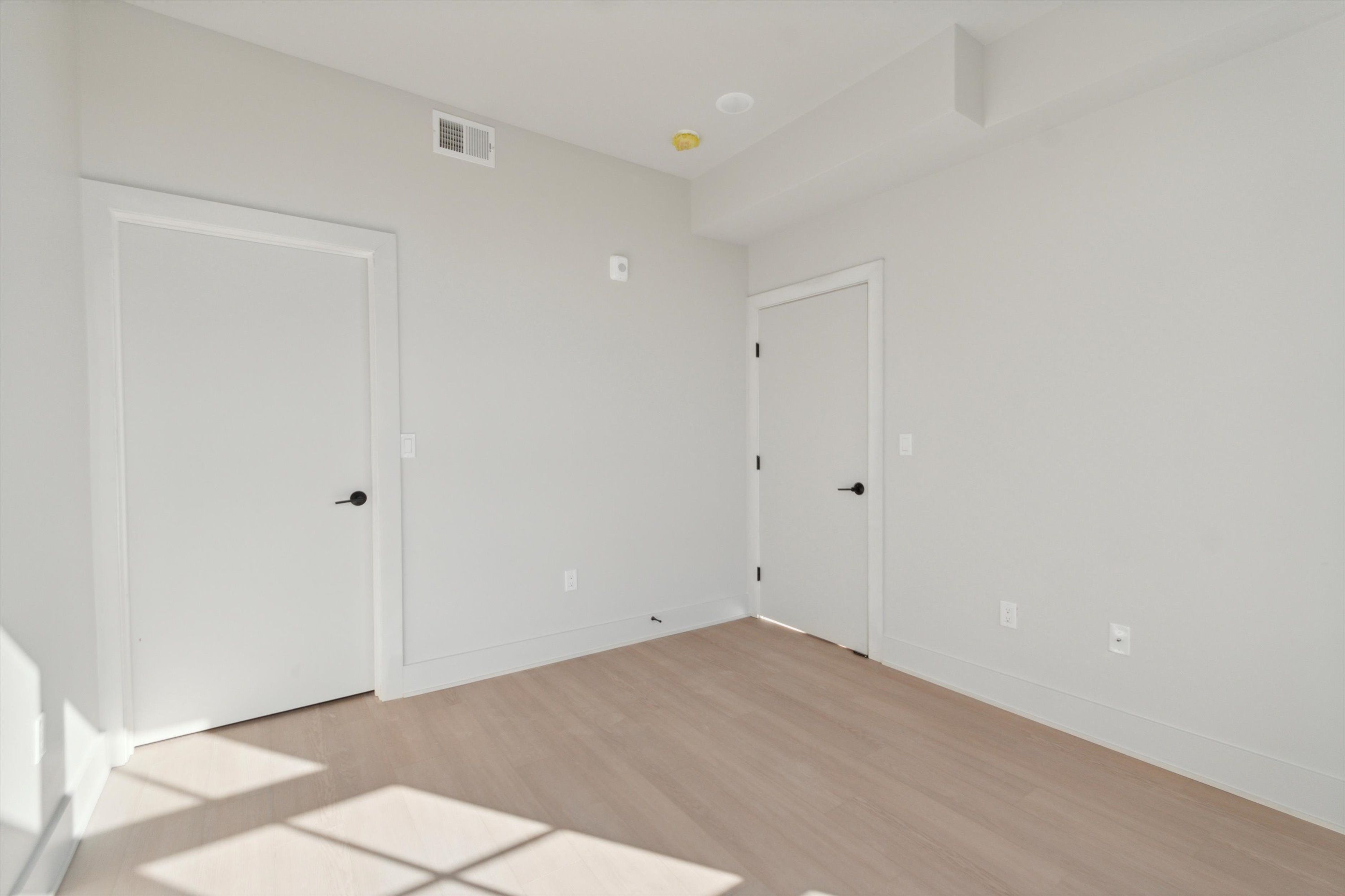 5521 Wayne Ave Unit 205