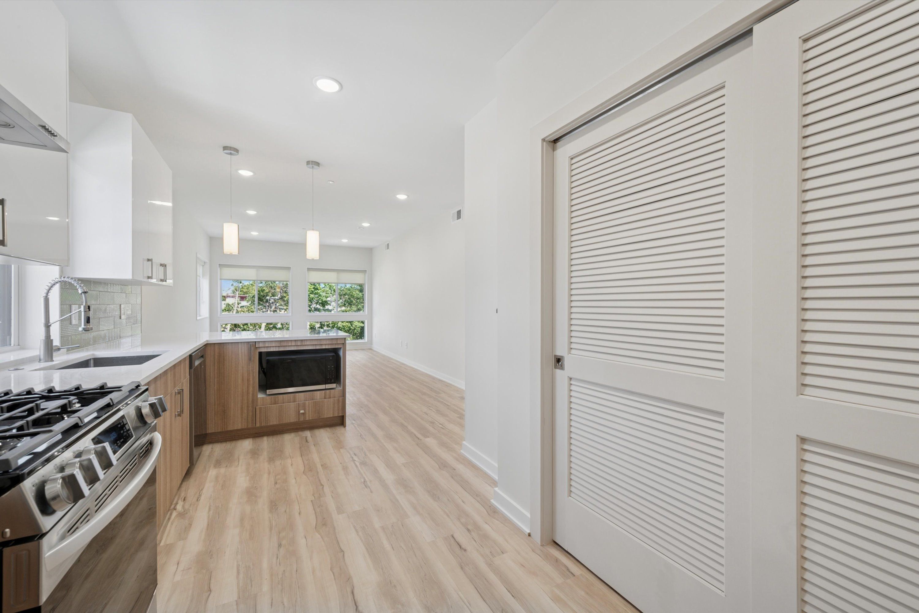 3729 LANCASTER AVE Unit 303