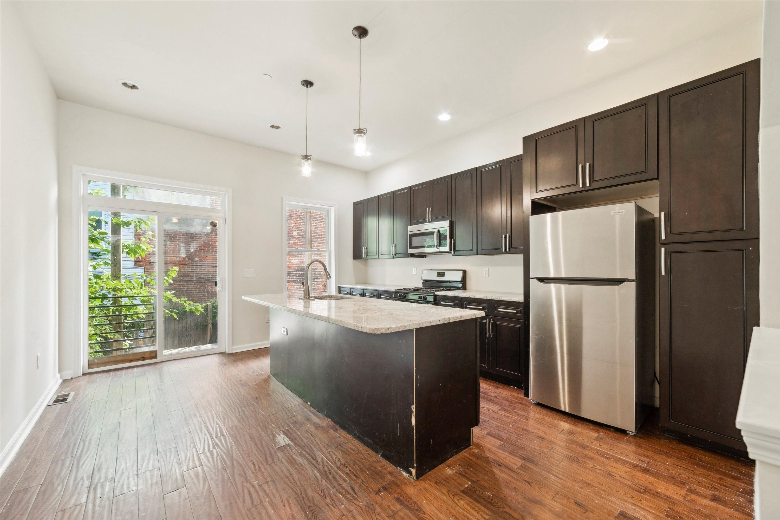 1815 W MONTGOMERY AVE