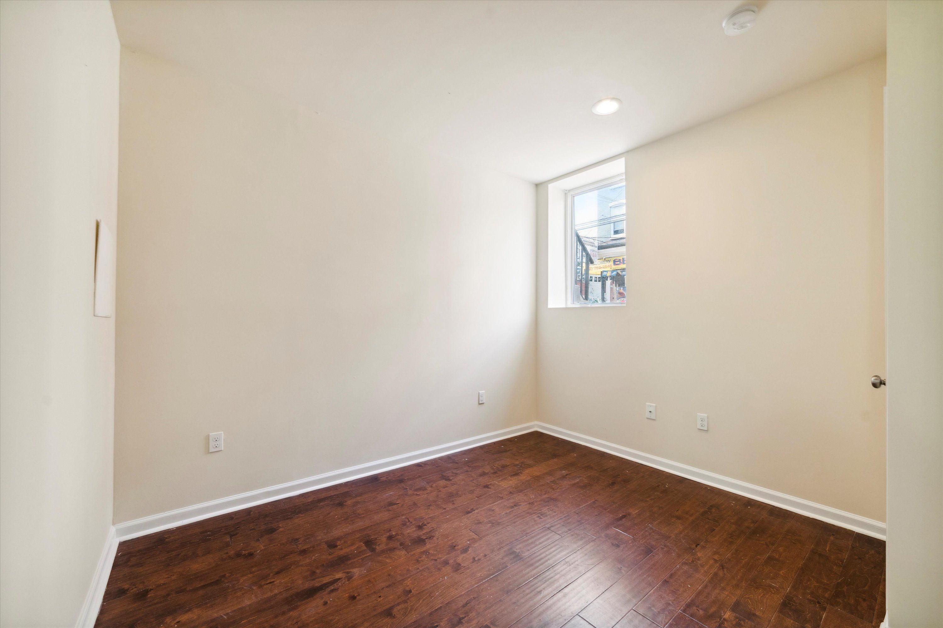 1815 W MONTGOMERY AVE