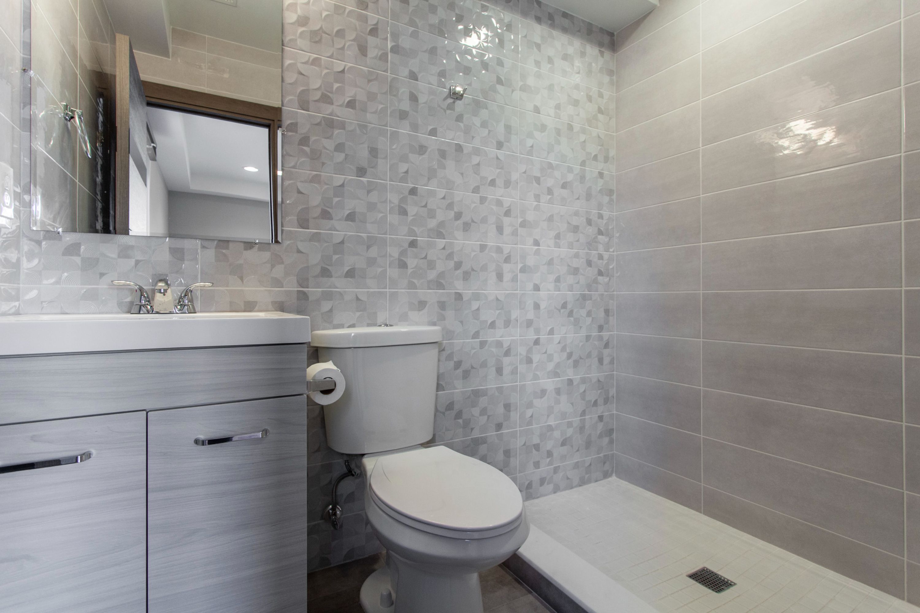 2553 MONTROSE ST Unit B