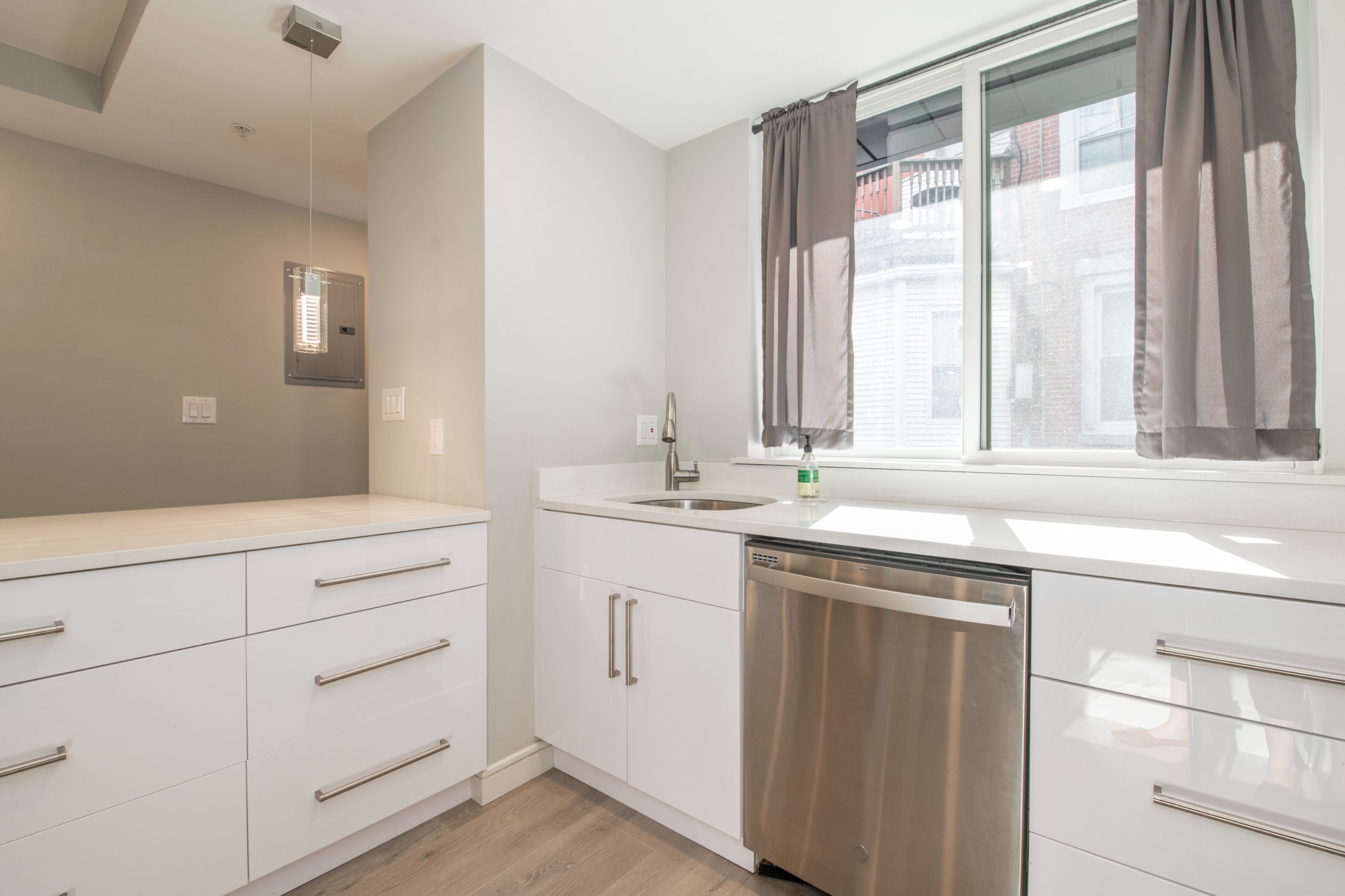 628 N Bodine ST Unit 1