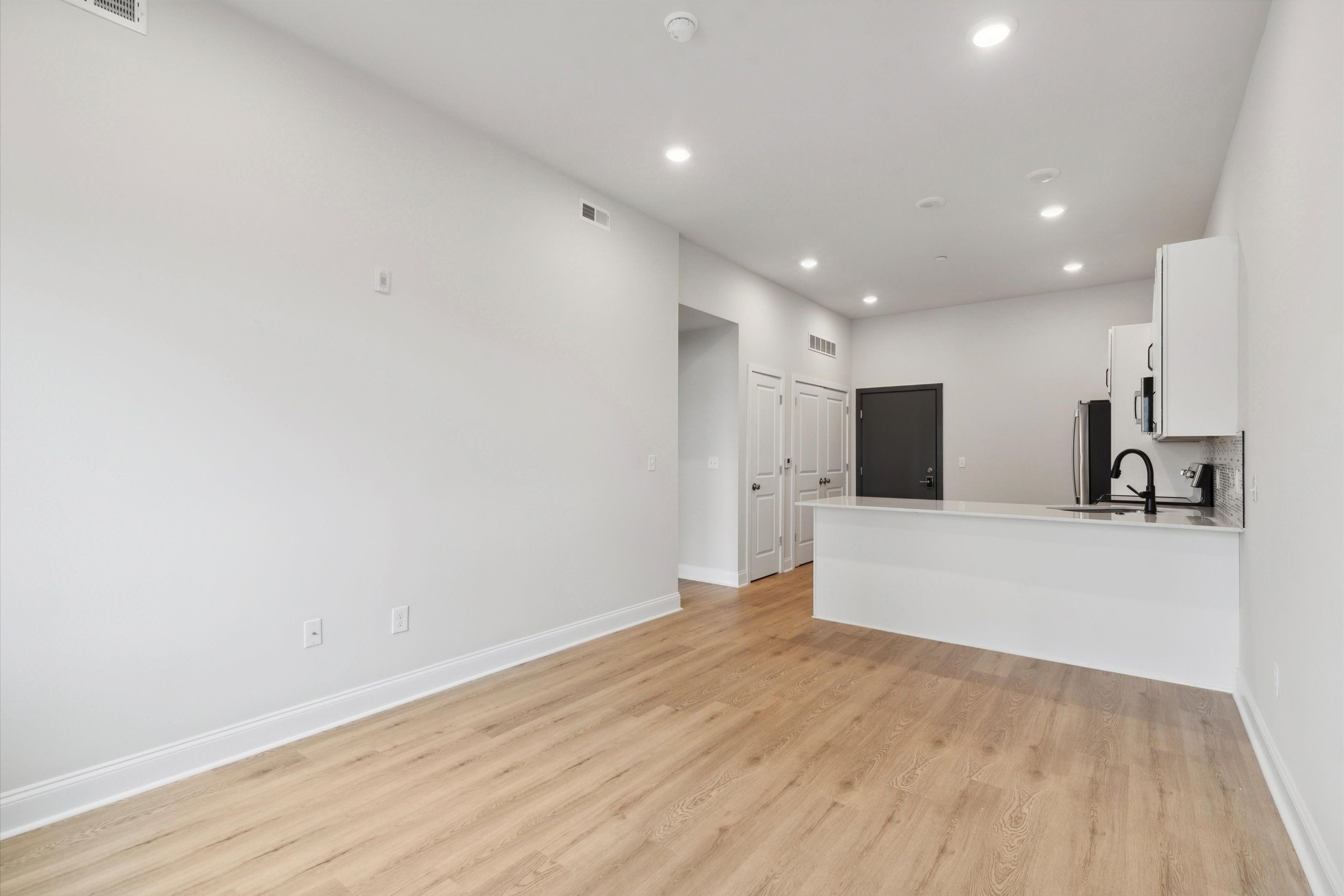 2157 E LEHIGH AVE Unit 305