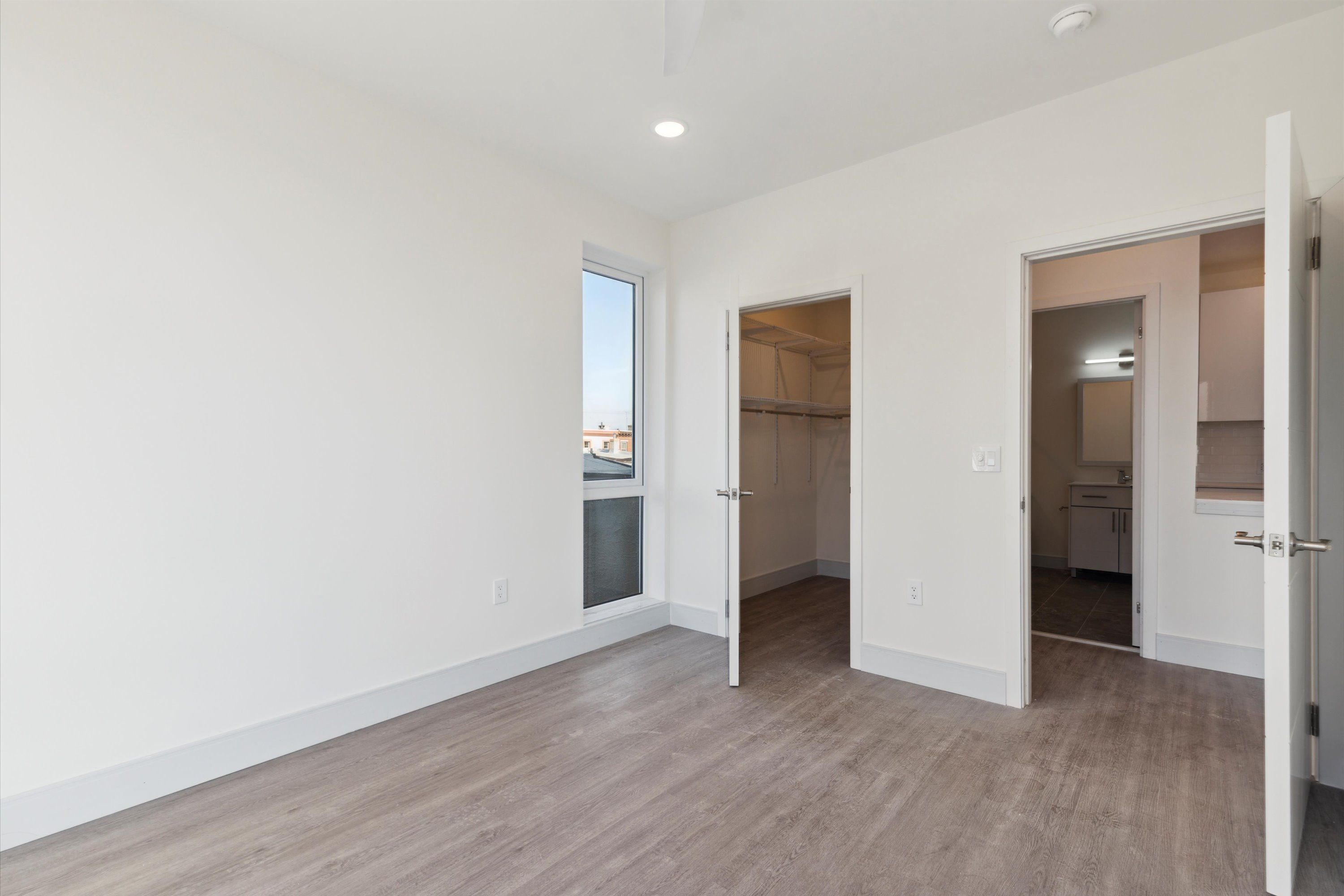 1221 E Fletcher St Unit 401
