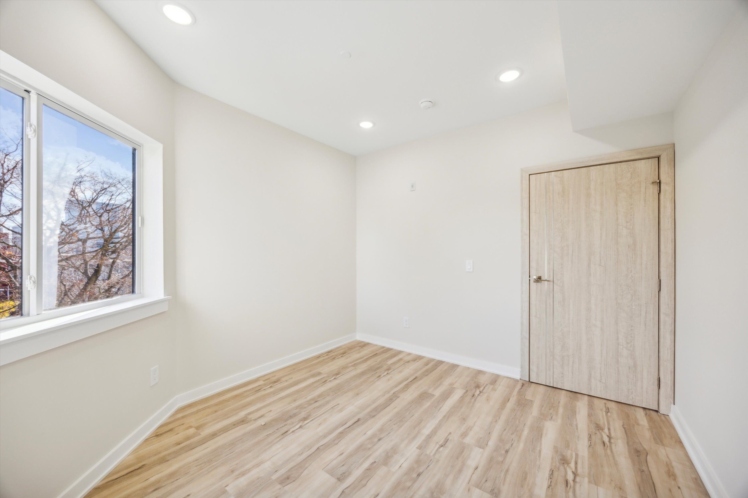 3729 LANCASTER AVE Unit 203