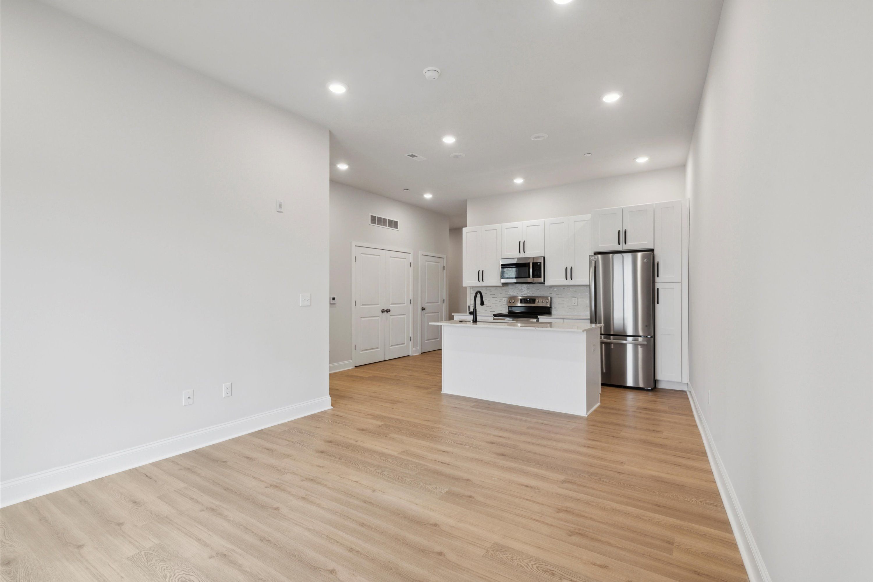 2157 E LEHIGH AVE Unit 403