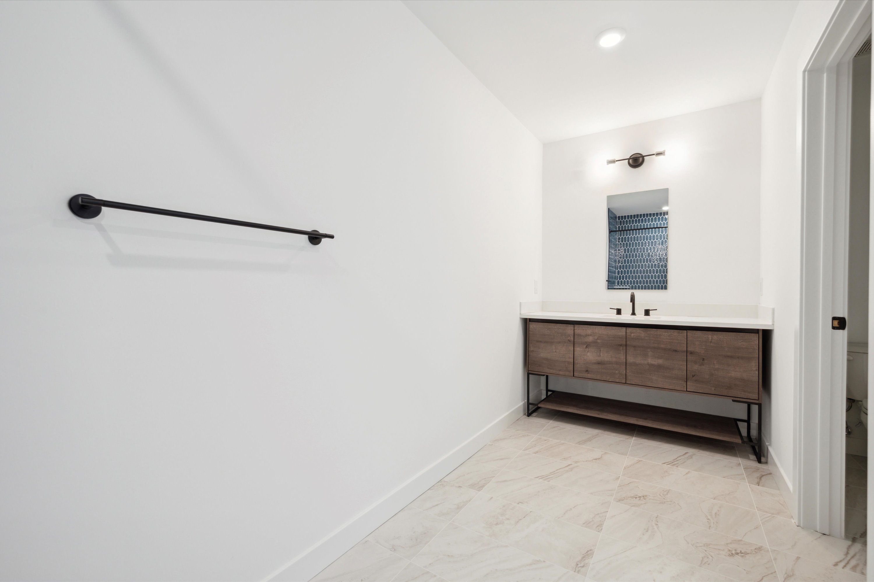 2636 E YORK ST Unit 606