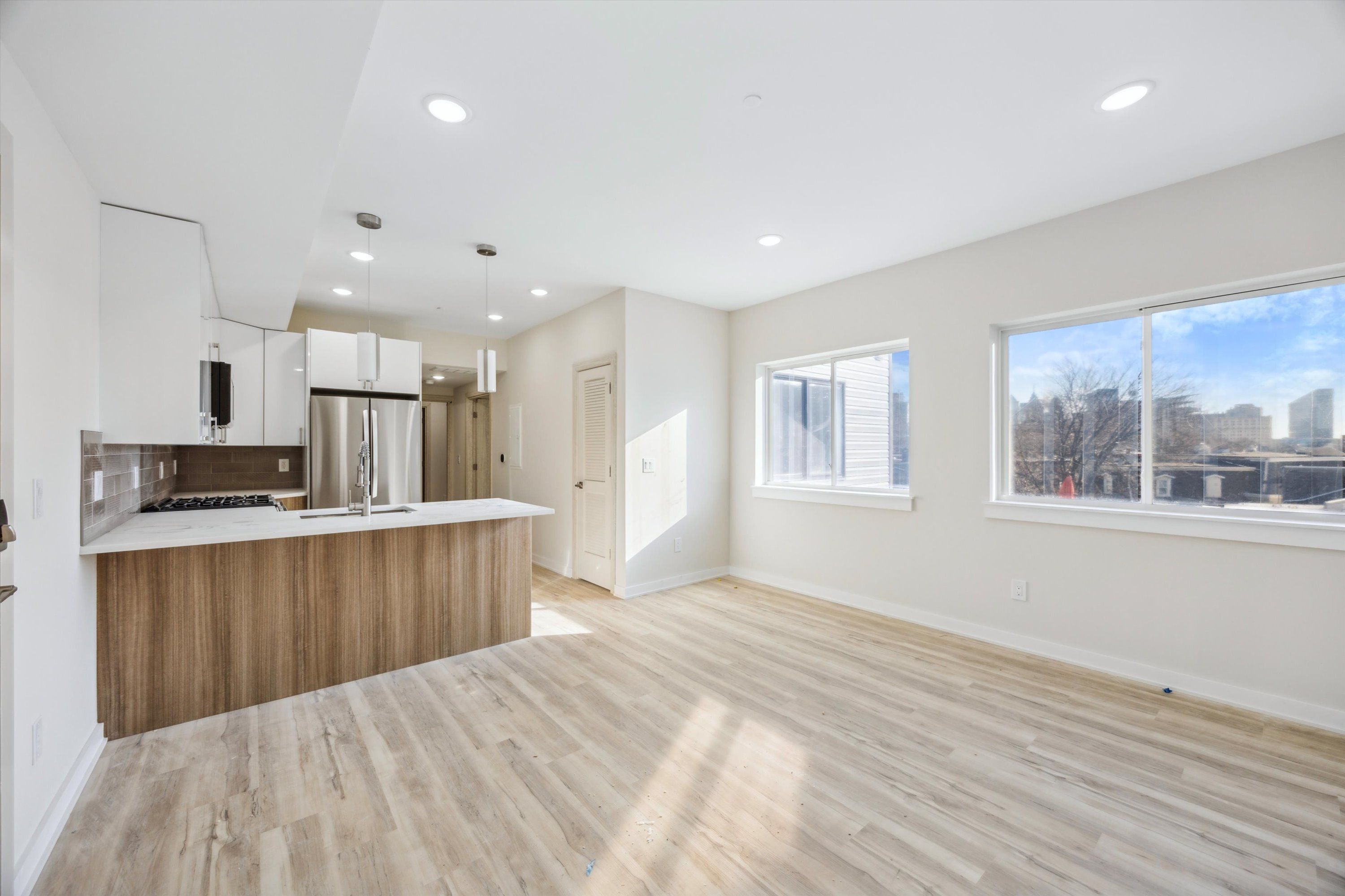 3729 LANCASTER AVE Unit 202