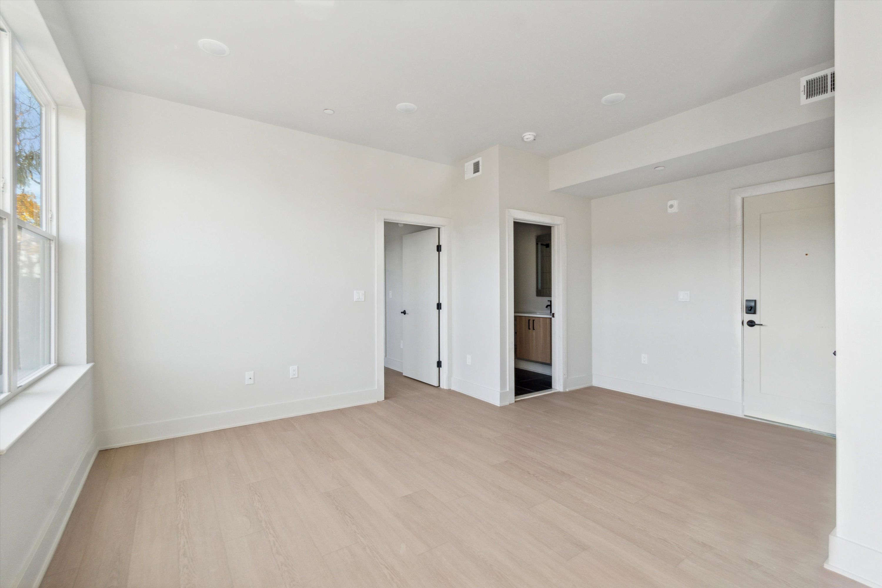 5521 Wayne Ave Unit 608