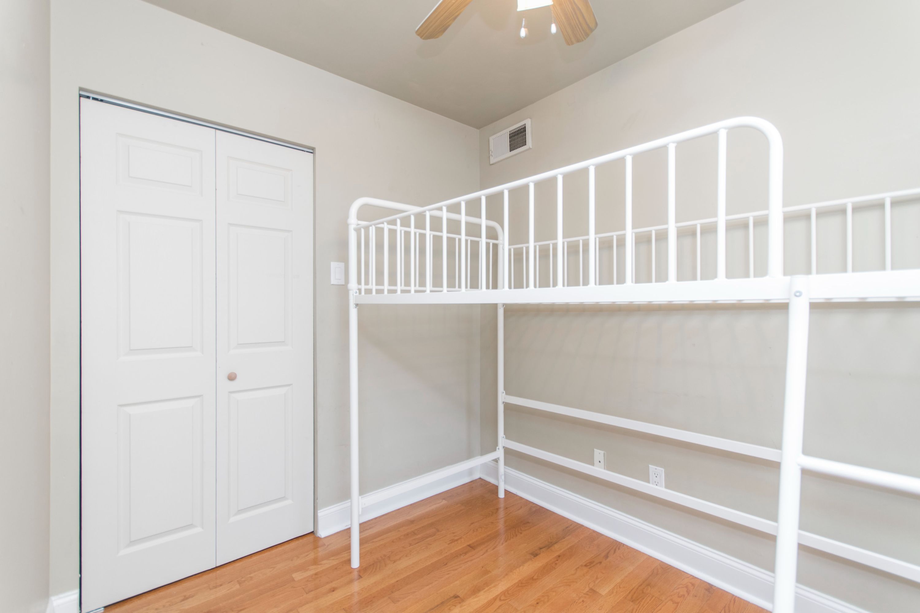1512 W MONTGOMERY AVE