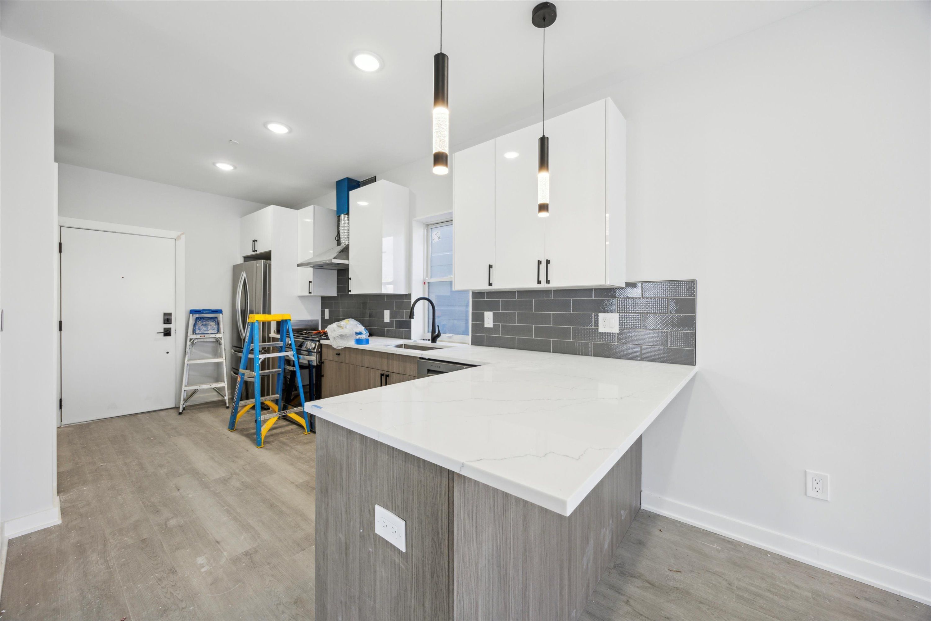 3729 LANCASTER AVE Unit 203