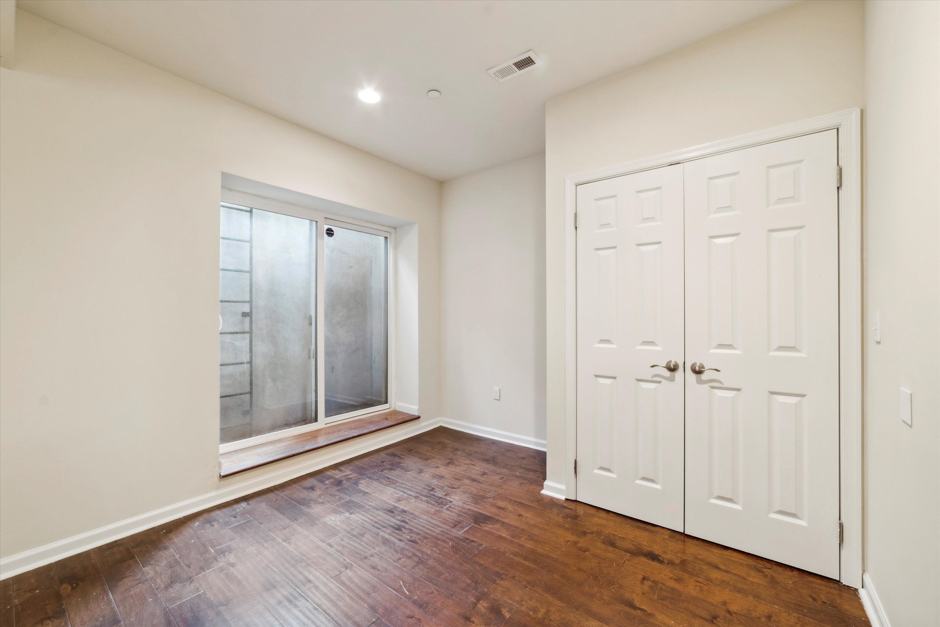 1815 W MONTGOMERY AVE