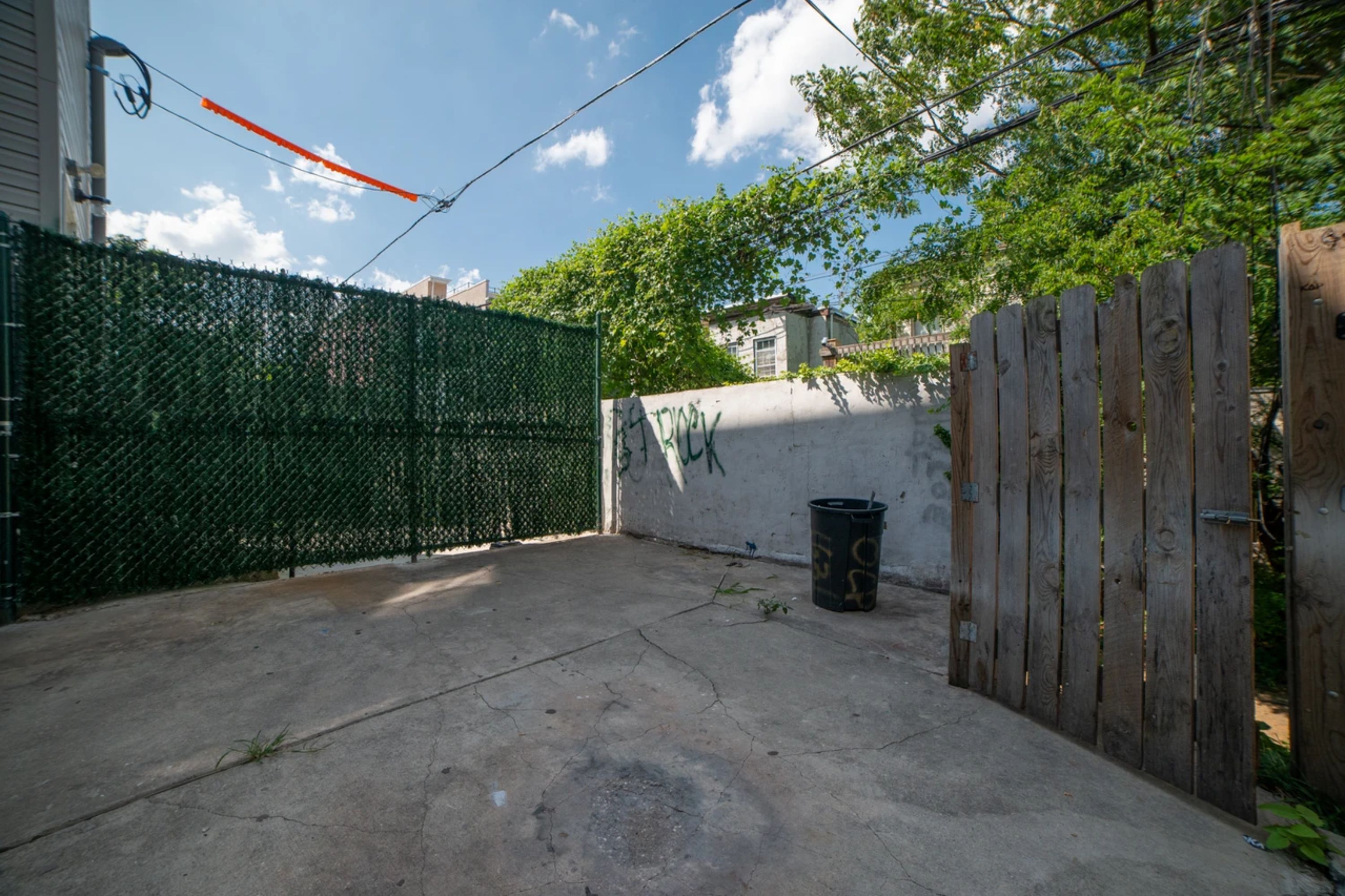 1629 DIAMOND ST