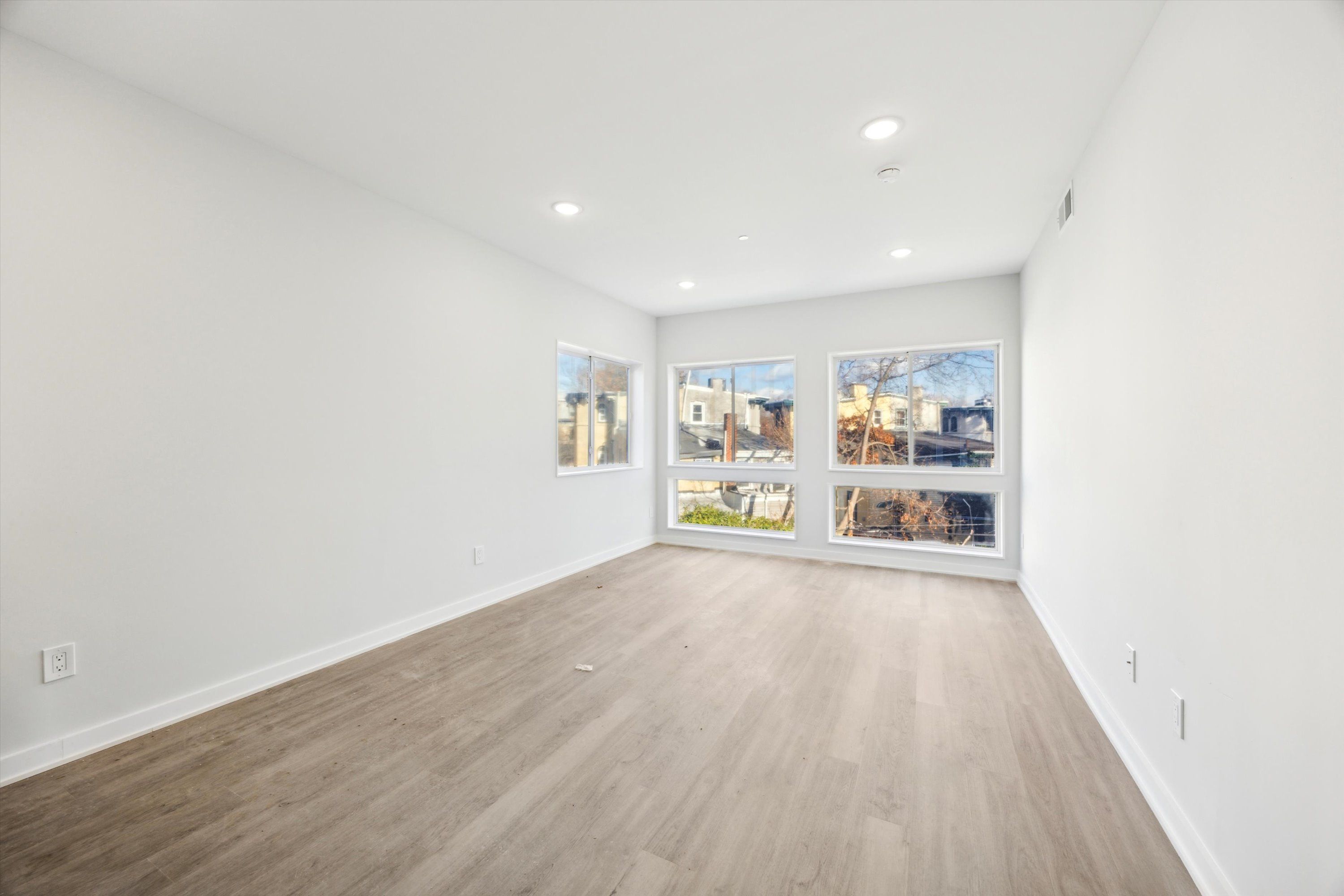 3729 LANCASTER AVE Unit 203